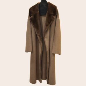 Пальто Loro Piana с меховым воротником