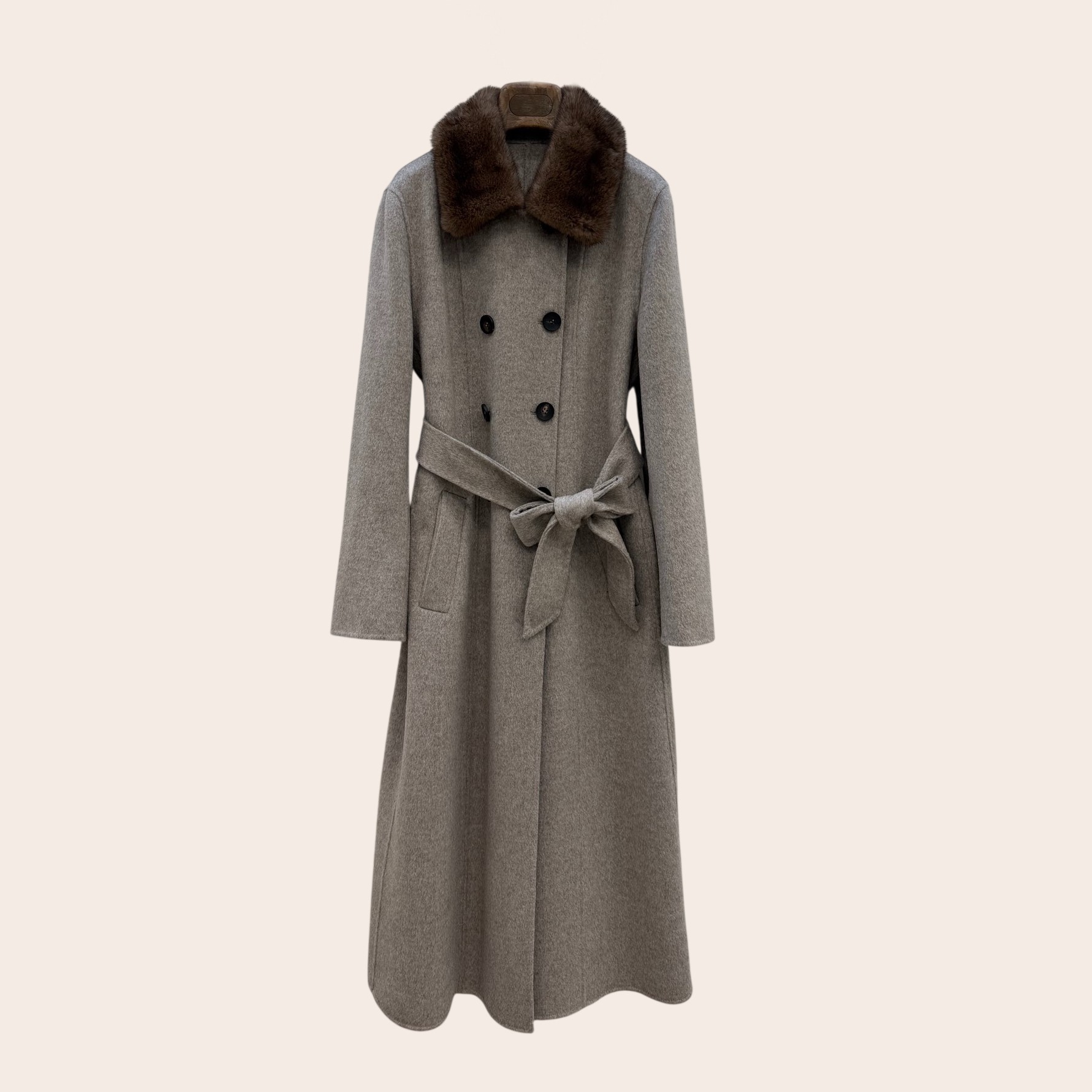 Пальто Loro Piana с норковм воротником